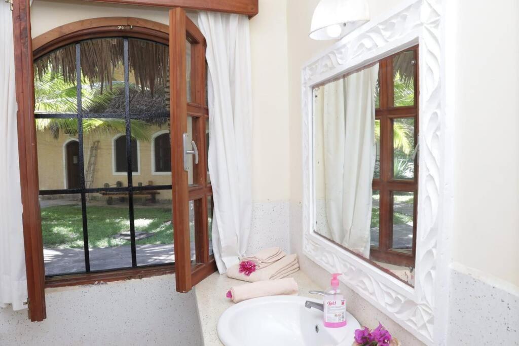 Tembo Beach Cottage Malindi Kültér fotó