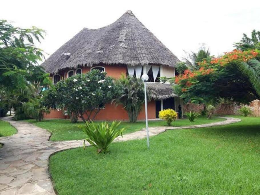 Tembo Beach Cottage Malindi Kültér fotó
