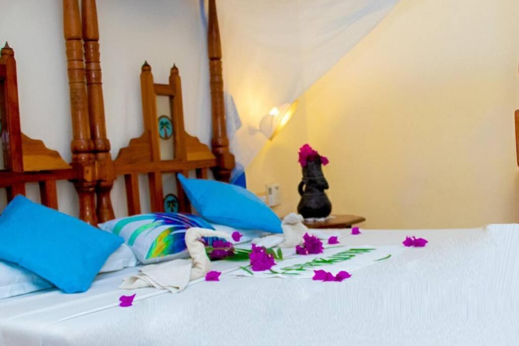 Tembo Beach Cottage Malindi Kültér fotó
